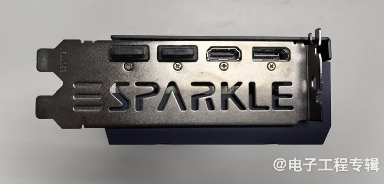 Intel顶配游戏显卡拆解,里面长什么样?(图7) Intel顶配游戏显卡拆解,里面长什么样?(图7)