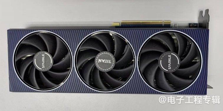 Intel顶配游戏显卡拆解，里面长什么样？(图3)