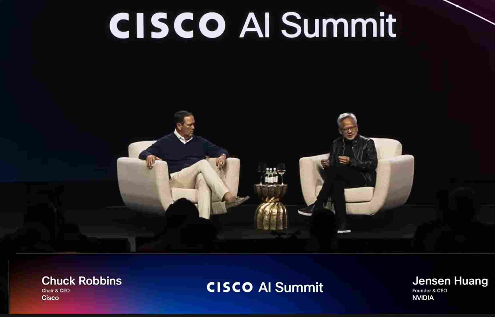 AI峰会冰火两重天:英特尔亮剑GPU挑战英伟达,黄仁勋怒怼AI代替软件(图2) AI峰会冰火两重天:英特尔亮剑GPU挑战英伟达,黄仁勋怒怼AI代替软件(图2)