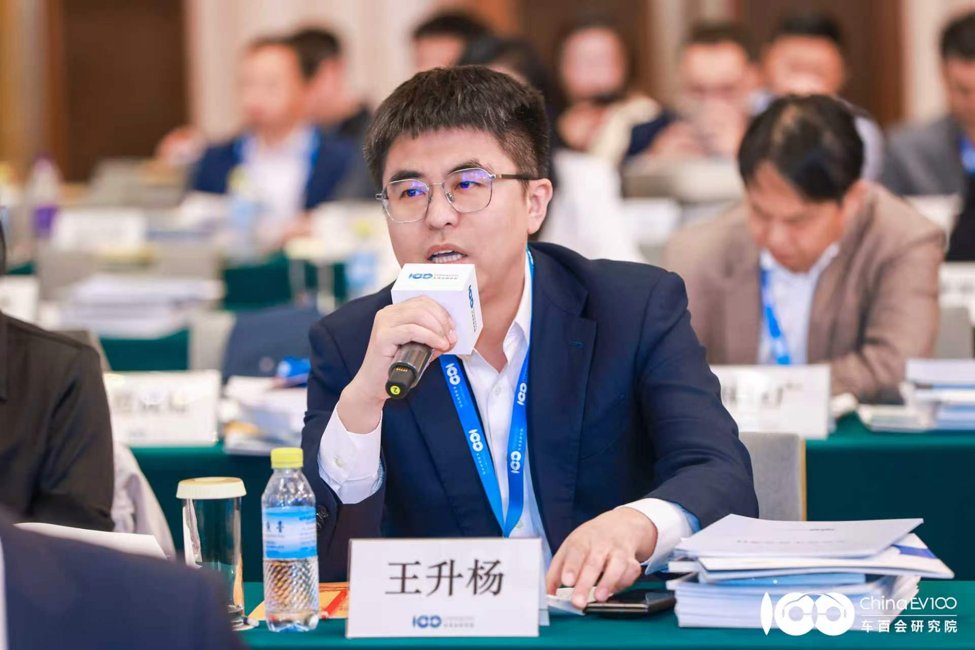 纳芯微出席车百会2026年度论坛：解码智能动力系统演进，芯片成为关键“底层能力”(图1)